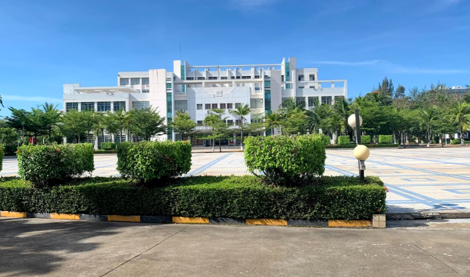 美国波士顿学院有新闻学专业吗？